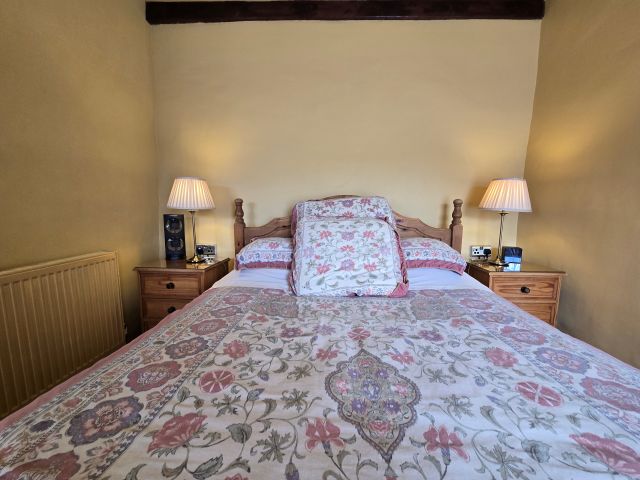 The Linhay Bedroom - Accommodation in Tiverton